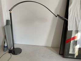 Lampadaire arc moderne, design élégant, années 90.