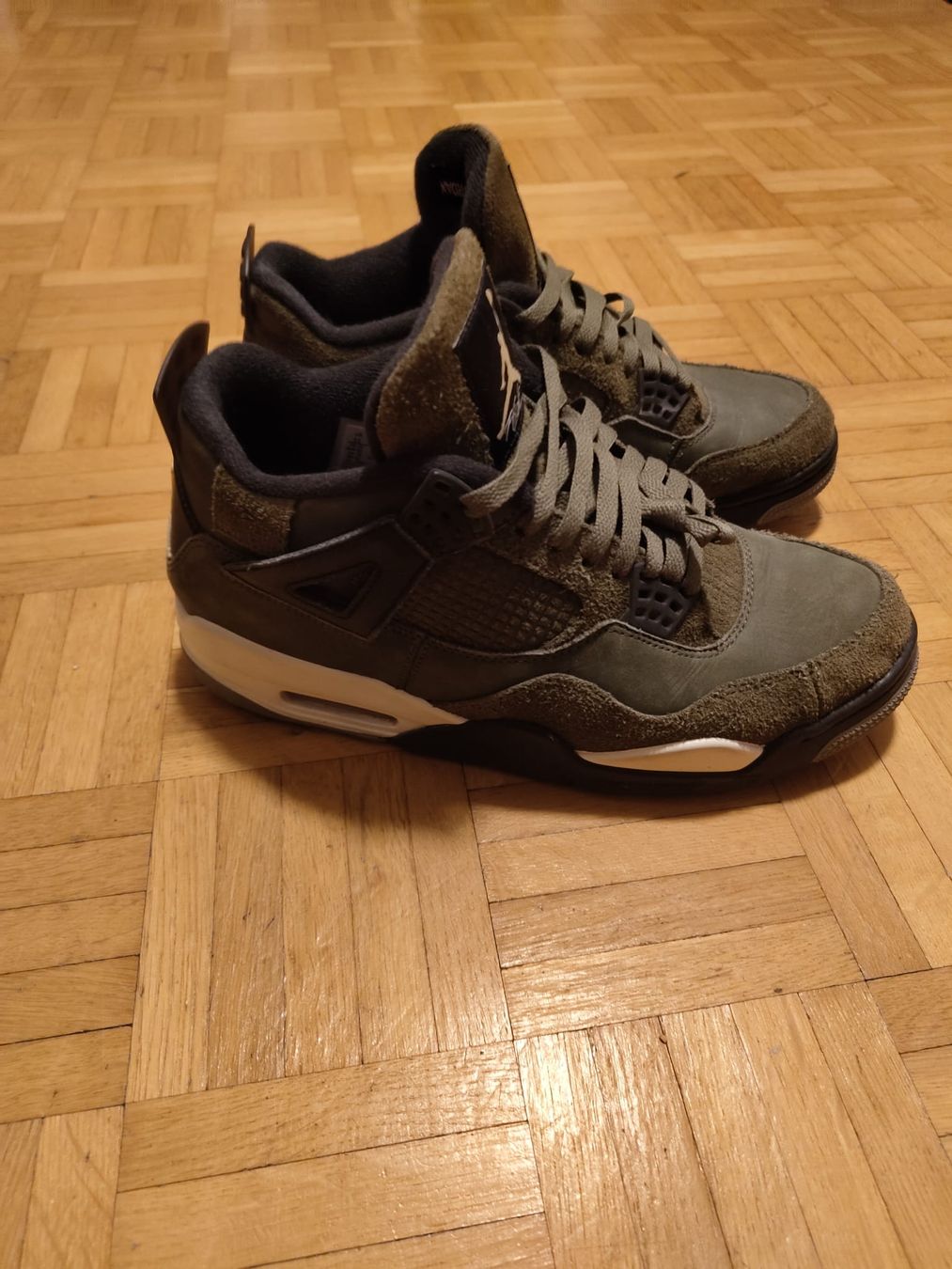 Jordan Chaussures hommes: Jordan 4 Olive green size 45 – D'occasion à Zetzwil par fuc_z2pg 2