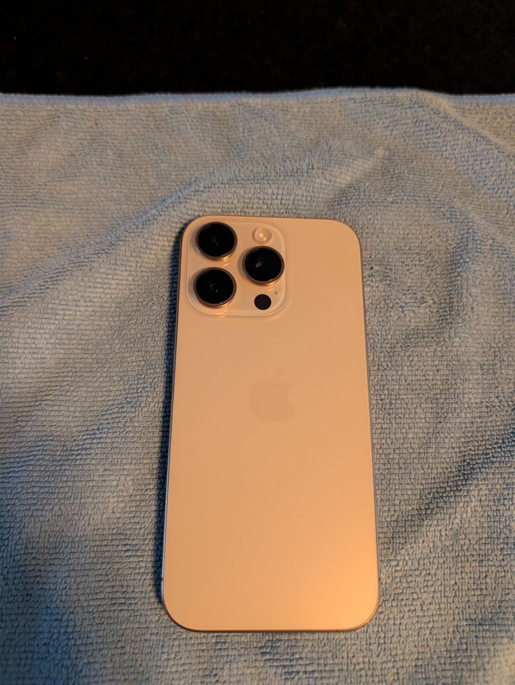 Apple Telefoni cellulari / Smartphones: iPhone 16 Pro Titan Wüstensand 128GB – Usato da Ittigen venduto da chrigu3063 1