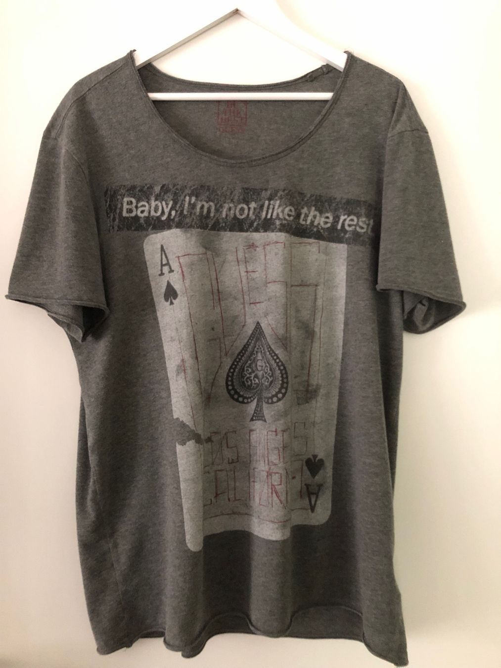 Guess T-shirt: GUESS T-Shirt Gr. XL – Usato da Mülenen venduto da CreativeSolutions