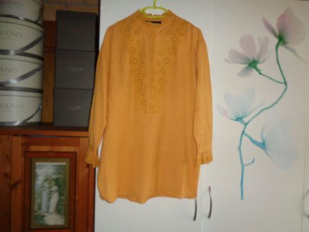 *** besondere Bluse Lochsickerei *** von ZARA / mit Leinen