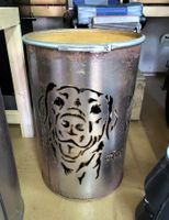 Feuertonne Metallfass Hund