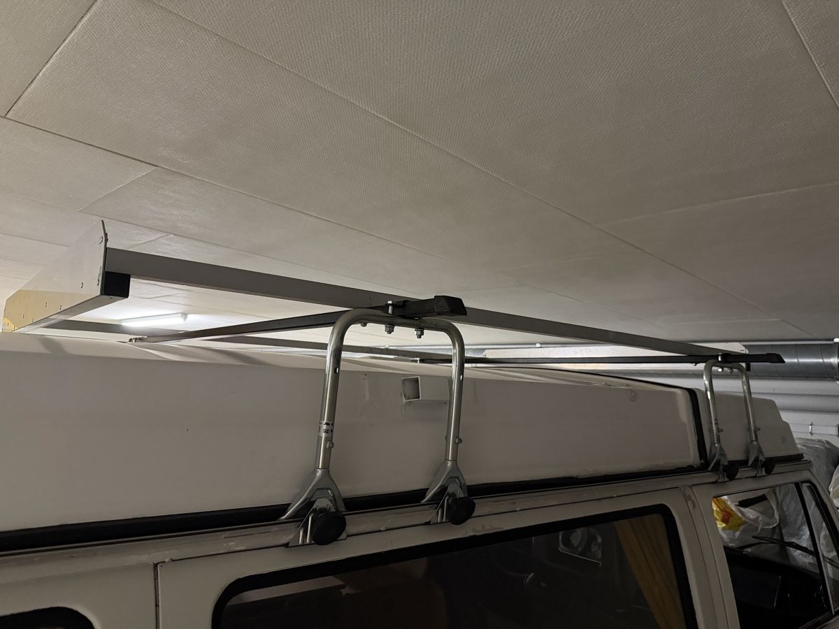 VW Barres de toit: VW T2 Dachträger – D'occasion à Höri par Frx 1