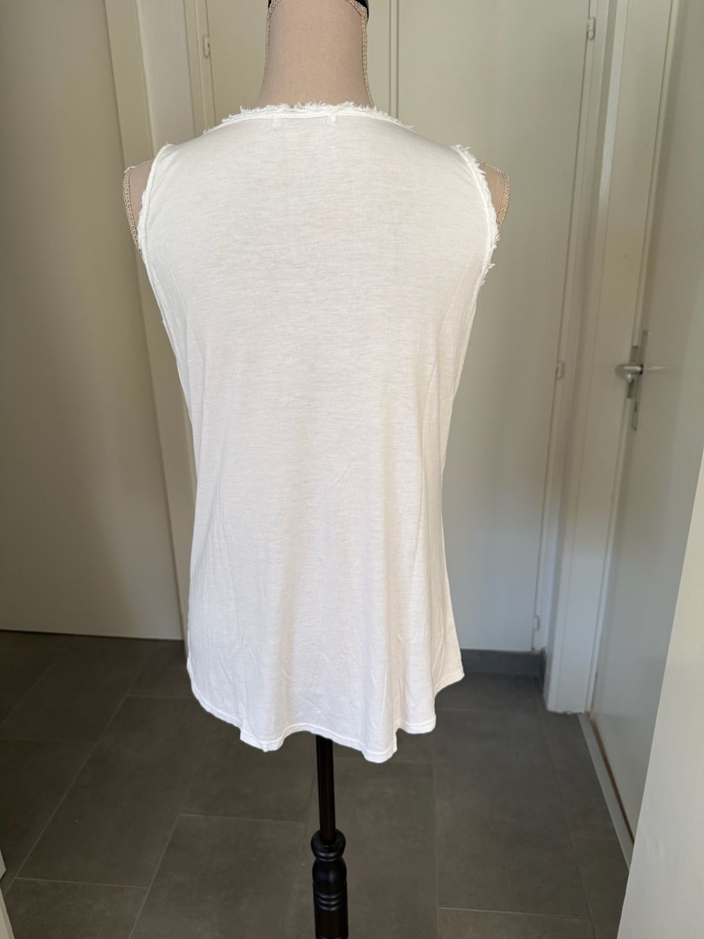 T-shirt: Sa'Sa - Top avec sequins  - M – Usato da Sion venduto da accroshoes 2