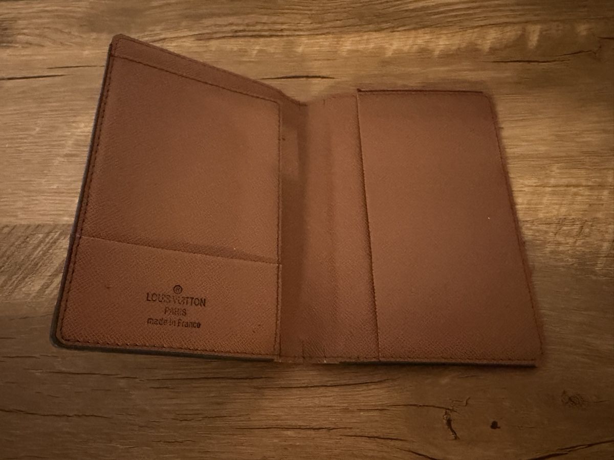 Louis Vuitton Portafogli: Protège-passeport Louis Vuitton toile monogram état usé – Usato da Brügg BE venduto da Goob 2