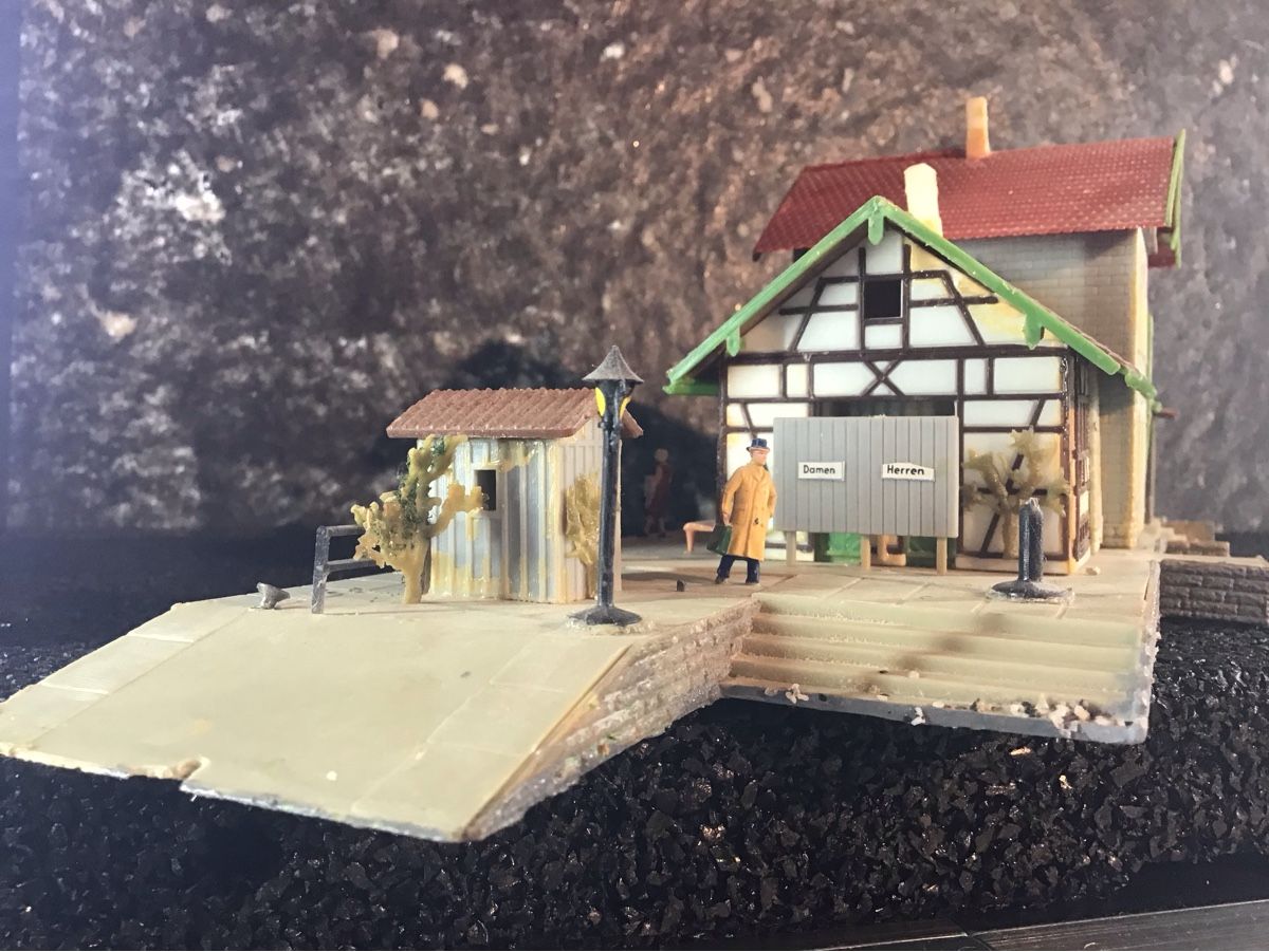Modellbausätze & Standmodelle: MODELL GEBÄUDE ALTENSTEIN – Gebraucht aus Männedorf von Spezial-Modelle 1