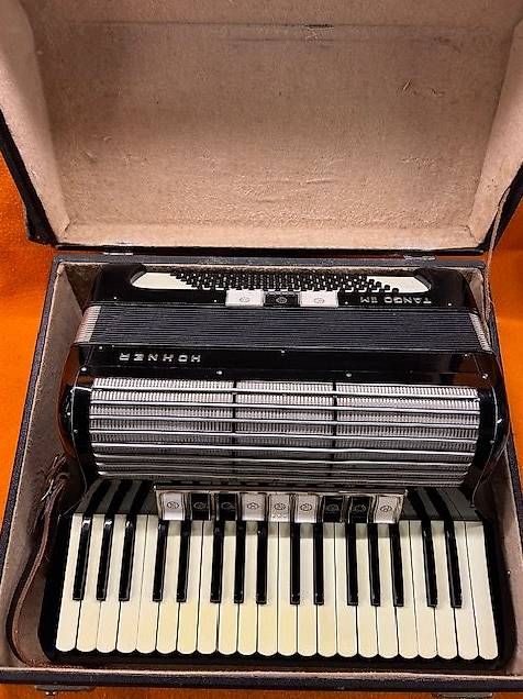 Strumenti musicali: Accordéon Hohner Tango II M – Usato da Signèse / Ayent venduto da Citron72 1