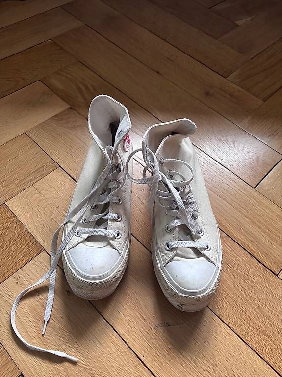 Converse Scarpe da donna: Weisse Converse mit Plateausohle Gr. 39.5 – Usato da Bern venduto da viddra 1