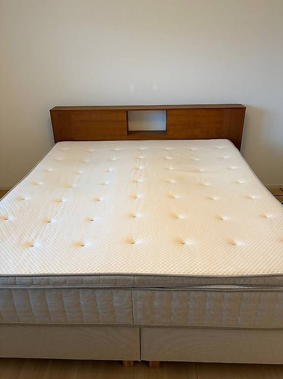 Ikea Lits: Doppelbett mit Kopfteil – D'occasion à Zumikon par Fotlund