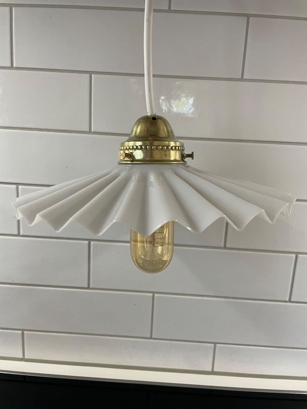 Lampen: Lampe vintage en verre opaline – Gebraucht aus Granges-Marnand von val_2b5z 2