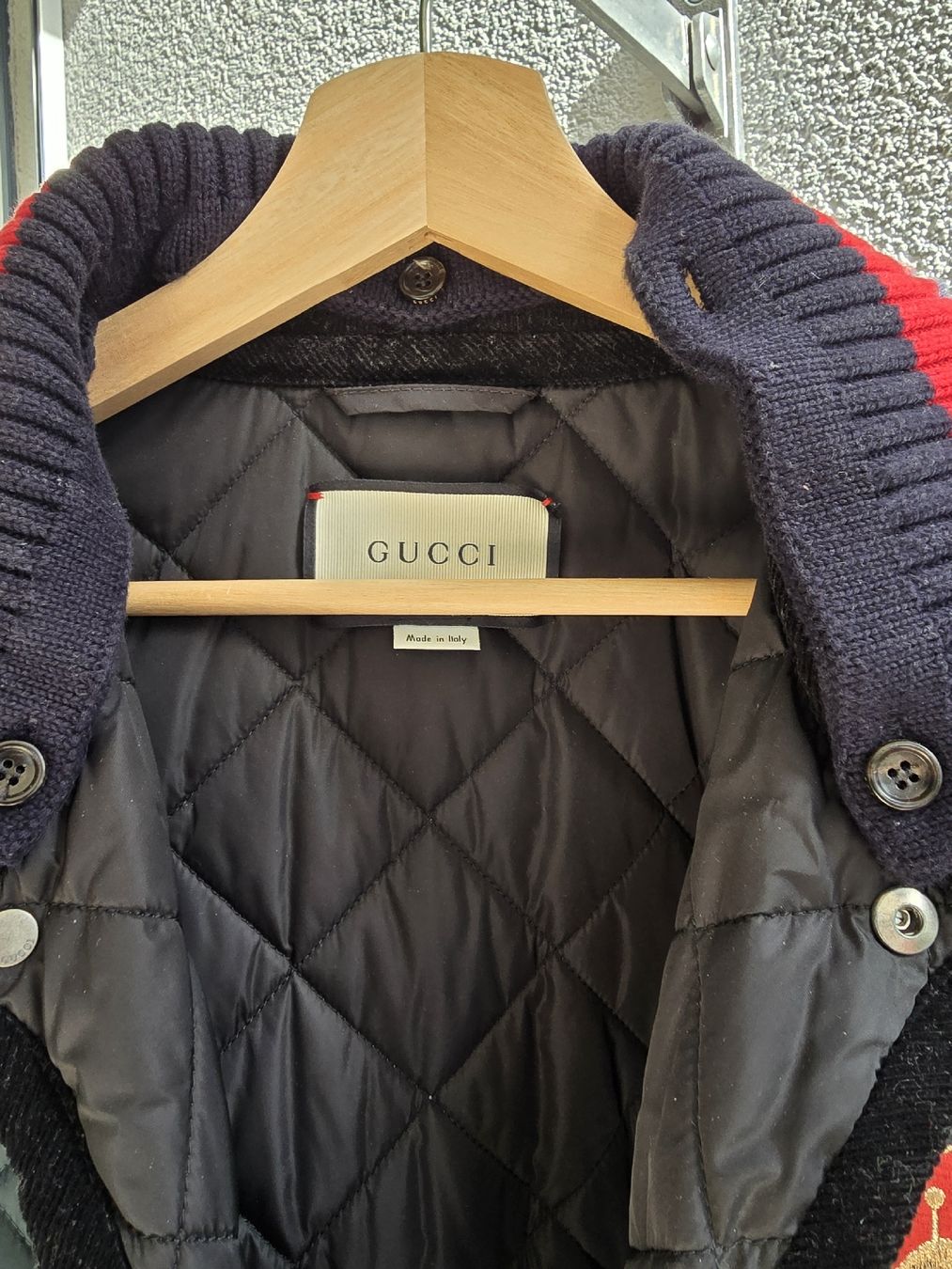 Gucci Jacken: Gucci Steppjacke schwarz mit Logo Patch Grösse 48 – Neu (gemäss Beschreibung) aus Winterthur von AJ2323 2