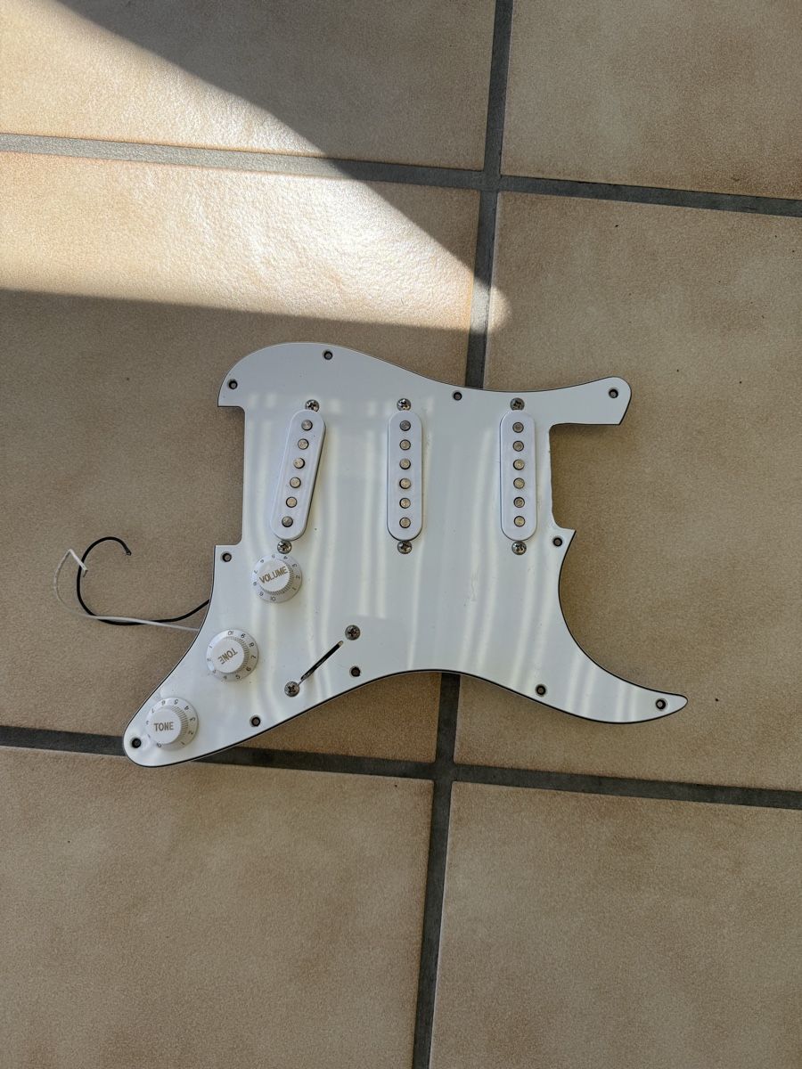 Strumenti musicali: Gitarre Strat Pickguard – Usato da Münchenbuchsee venduto da anjok