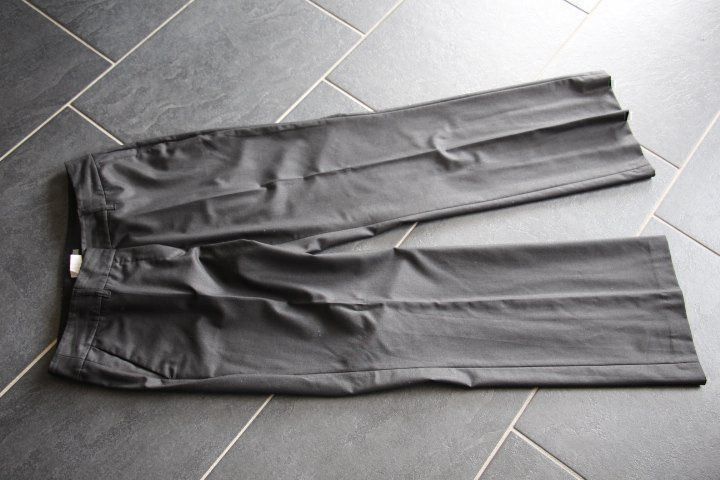 Pantalons: schwarze Bundfaltenhose 40 – Neuf (Voir description) à Eschenbach SG par Anisti13