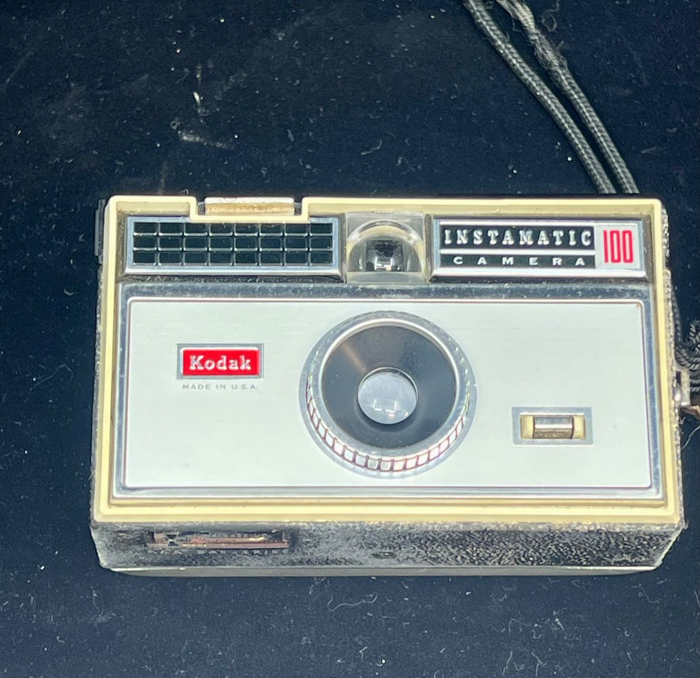 Kodak Appareil photo: Kodak Instamatic 100 Camera avec housse – D'occasion à Sion par ROBY_ROBY_ROBY 1