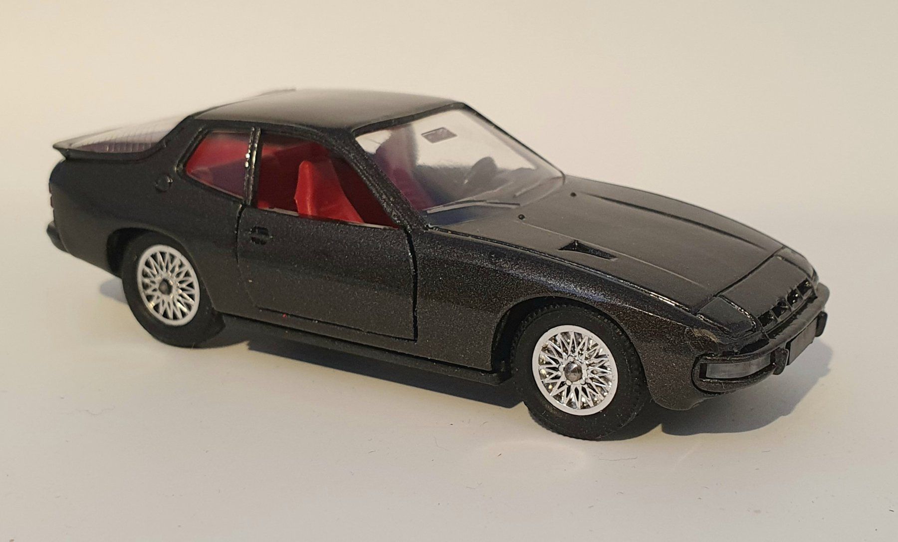 Solido Modellautos: SOLIDO  Porsche 924 Turbo – Gebraucht aus Flawil von RoverVitesse 3