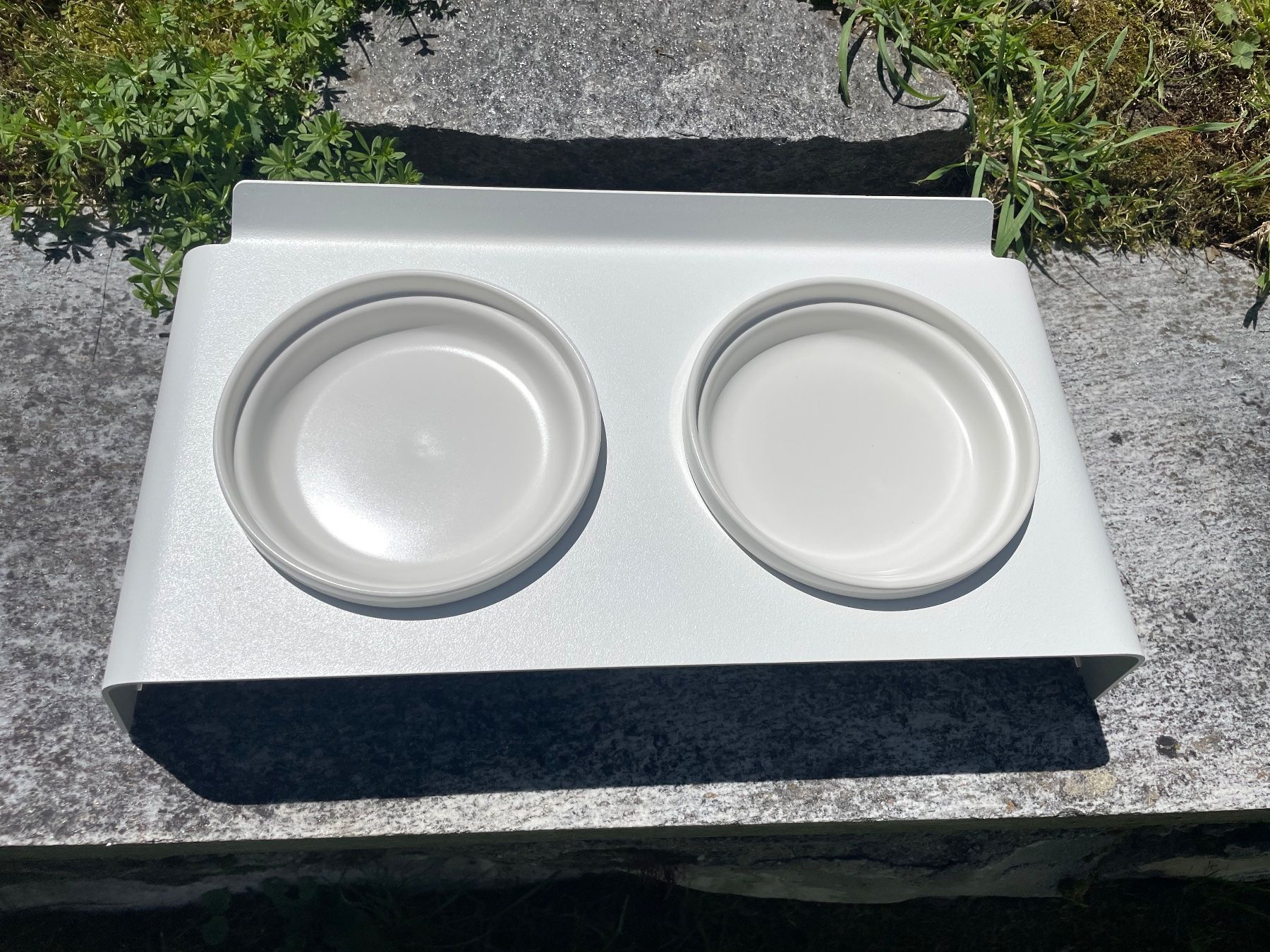 Schalen: LUCY BALU Futterstation – Gebraucht aus Bellinzona von Wisfinx