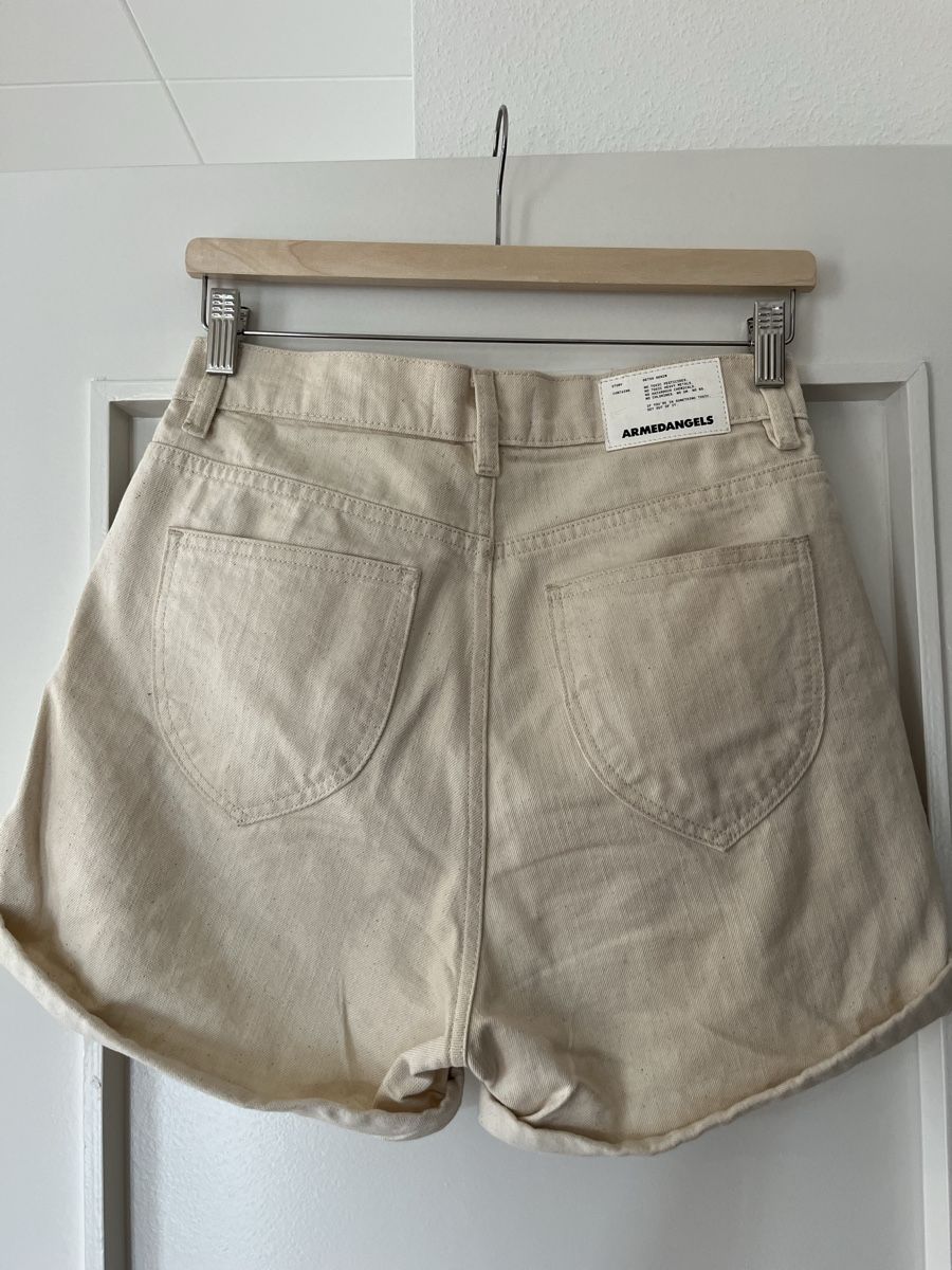 Armedangels Pantaloni: Armedangels undyed shorts – Usato da Lausanne venduto da NoraPlethora 1
