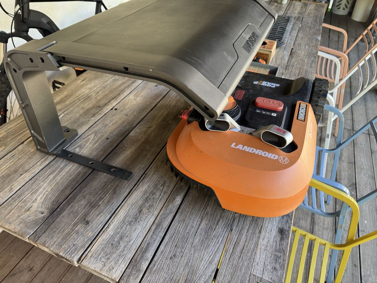 Worx Tagliaerba: Worx Landroid M500 – Usato da Stallikon venduto da Trouba73