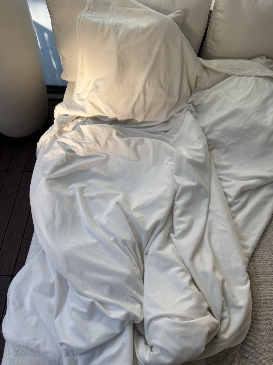 Coperte: Kuscheldecke Kunstfell Weiss – Usato da zürich venduto da Bailey17 3