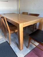 Tisch aus Massivholz