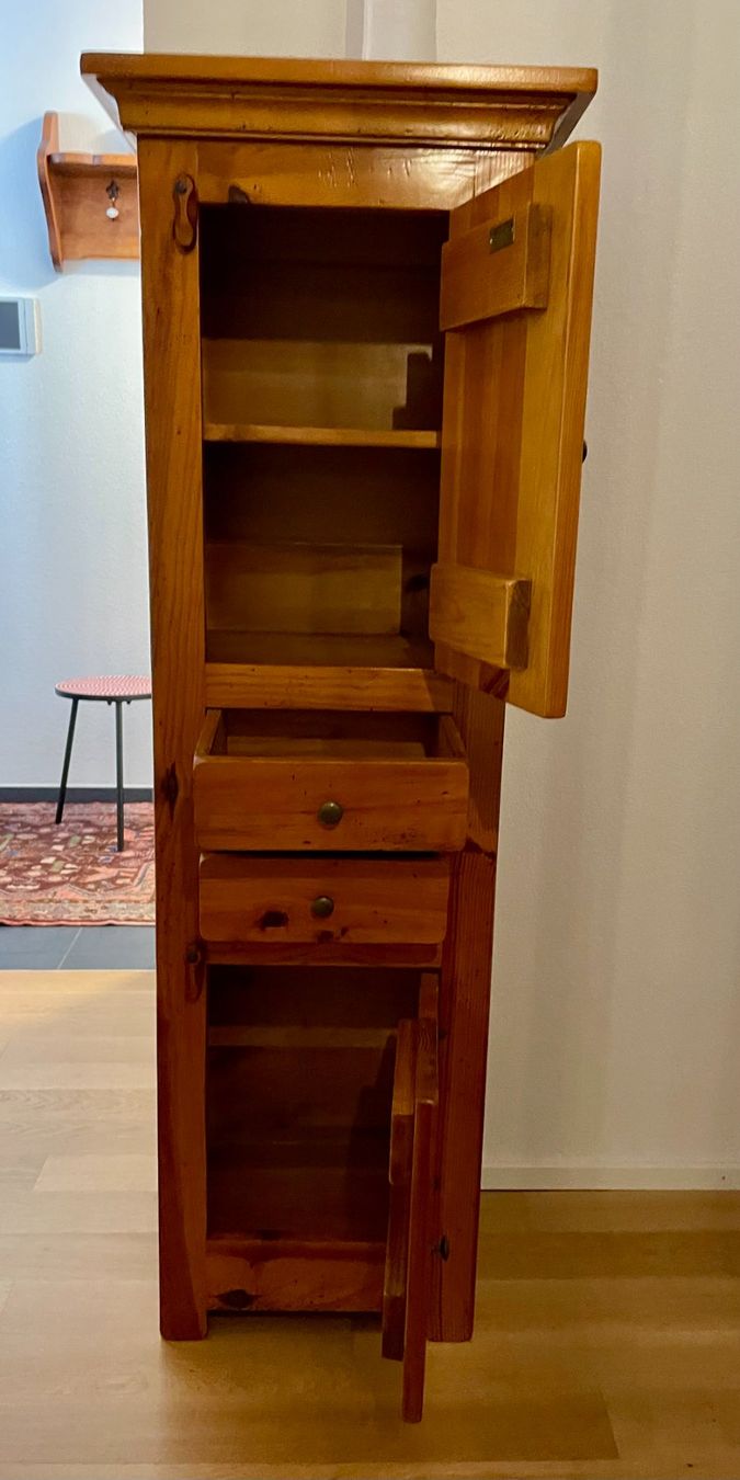 Schränke: Petite armoire – Gebraucht aus Sion von oza_vnw6