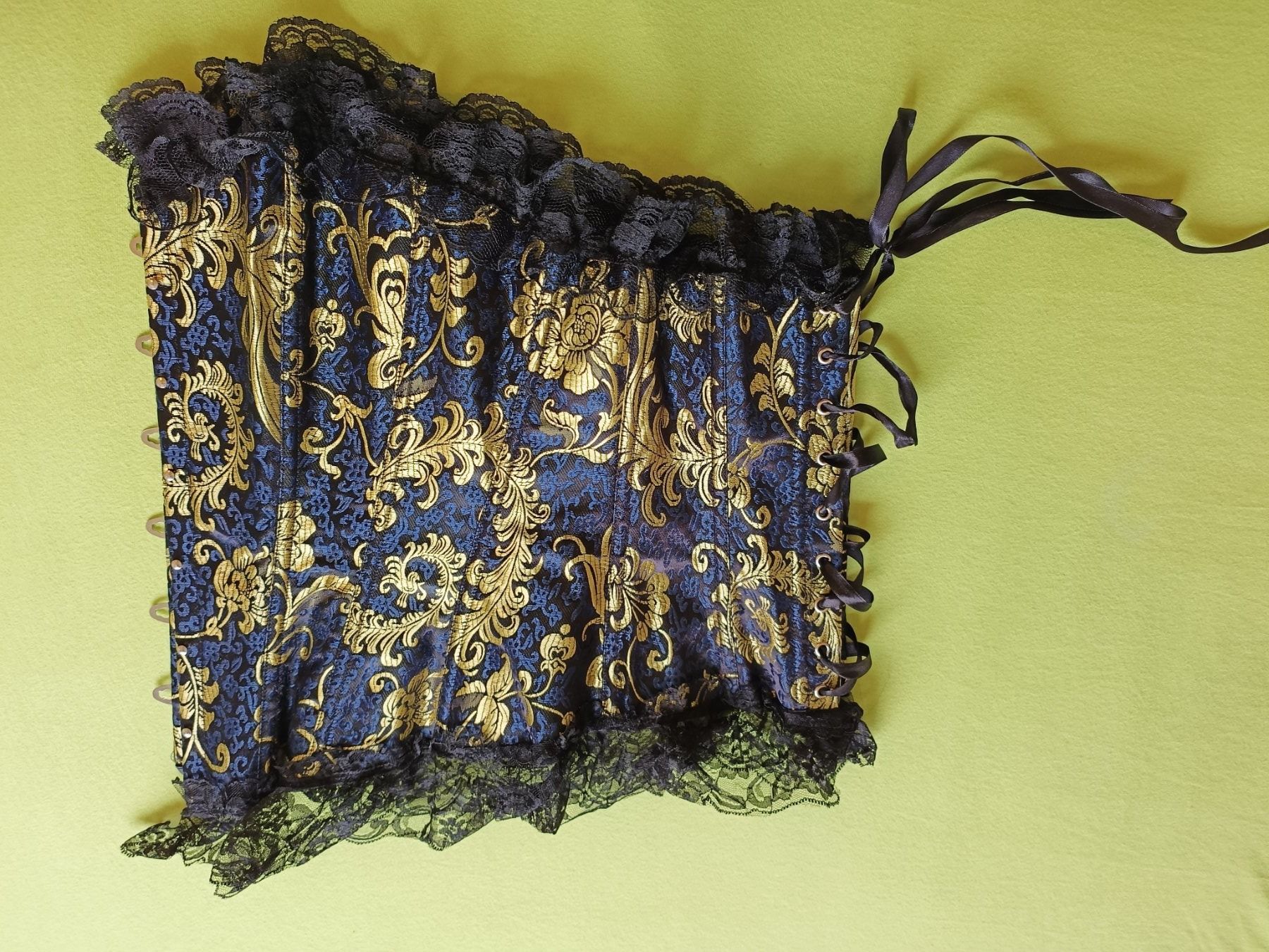 Kleiderpakete: 3er Set Gothic Korsetts / Corsagen – Gebraucht aus Schongau von