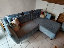 Bequemes blaues Ecksofa
