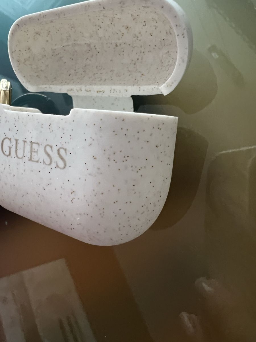 Guess Cover & Protezioni schermo: Hülle fürs Airpodcase Pro von Guess – Nuovo (secondo la descrizione) da Jona venduto da n.ferrari 3