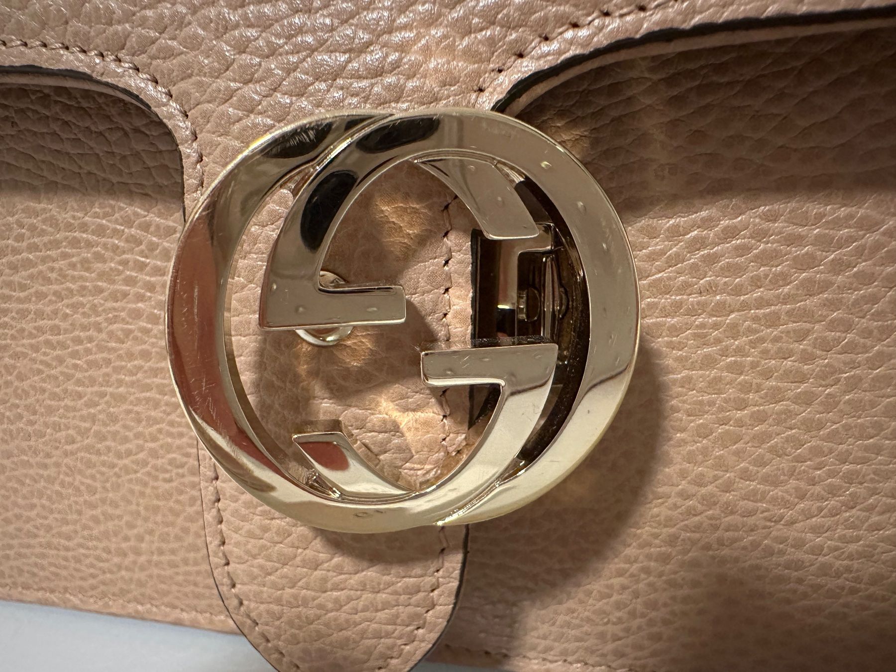 Gucci Taschen für Damen: Gucci Interlocking Bag, Beige, Top Zustand – Gebraucht aus Glattpark(Opfikon) von Sueheyla 1