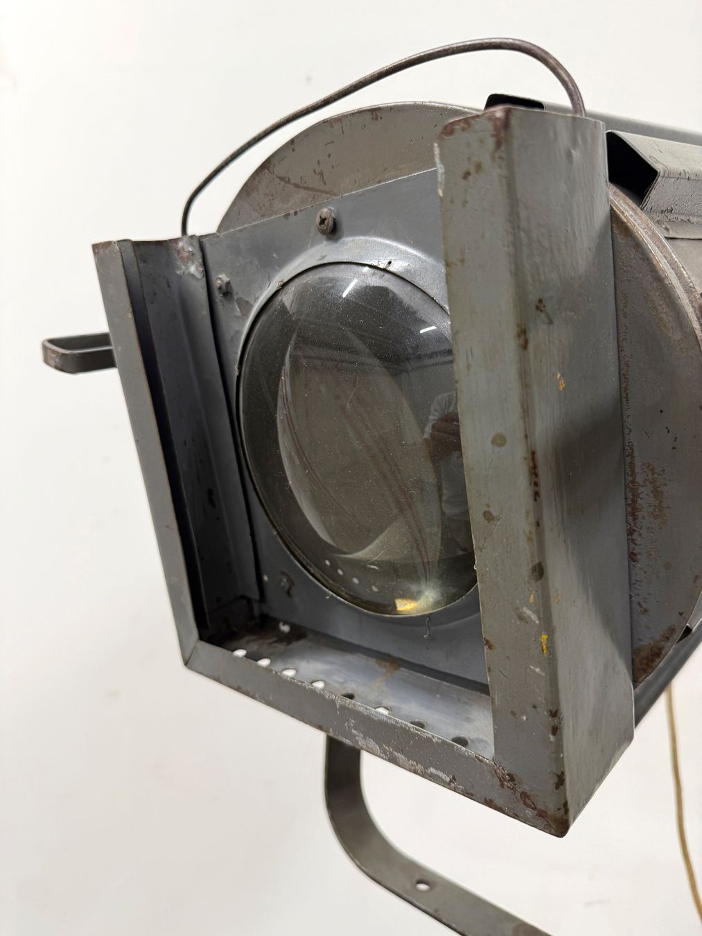 Lampade: THEATERLEUCHTE / SCHEINWERFER – Usato da Basel venduto da Zuschlag 2