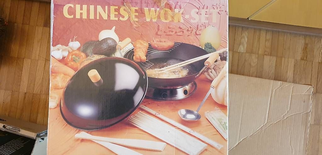 Ordner: Wok-Set neu plus Rezepteordner – Gebraucht aus Wallisellen von Richtema