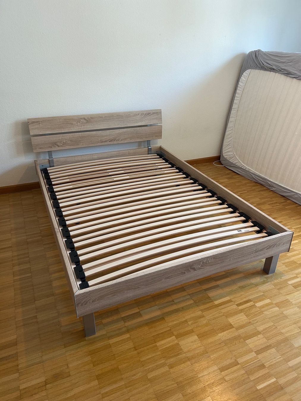 Letti: Bettgestell Holzoptik mit Lattenrost – Usato da Basel venduto da dor_ljs6