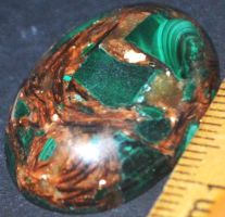 Cabochon L-2258 – Kupfer Malachit-Chips und Resin 29x20mm