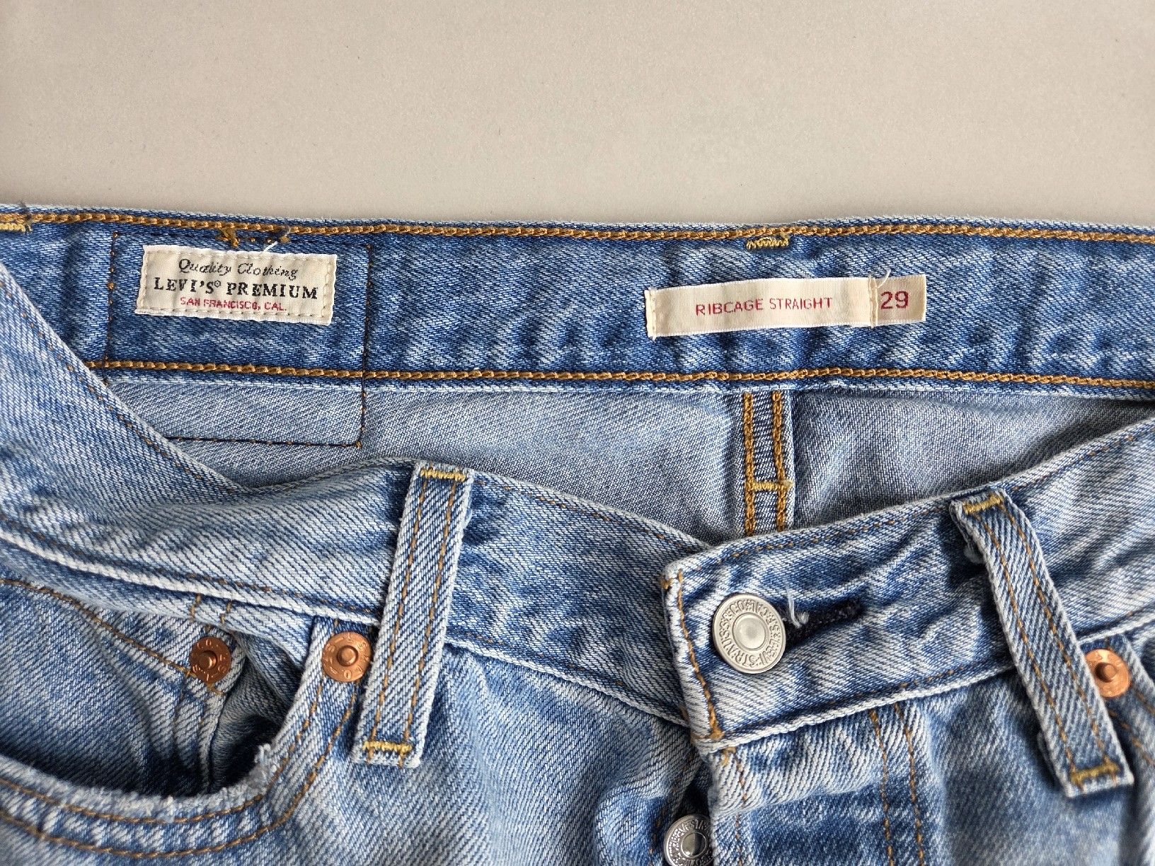 Levi's Jeans: Levi's Ribcage Straight 29 – Usato da Horw venduto da grm_h5pg 2
