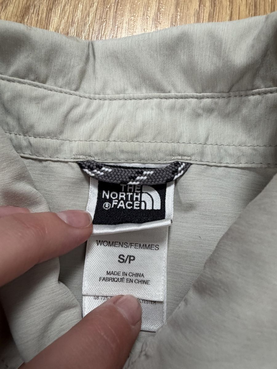 North Face Blusen: The North Face Womens Button-Up Shirt, Size Small – Gebraucht aus Knonau von Grapesvintage 3