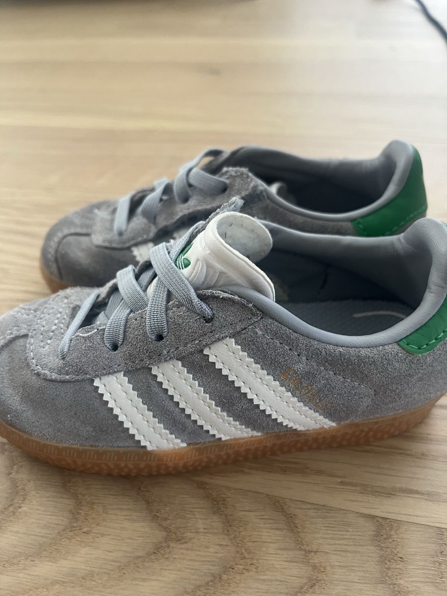 Adidas Chaussures hommes: Adidas Sneaker Gr 25  – D'occasion à Adliswil par oktschuess10 2
