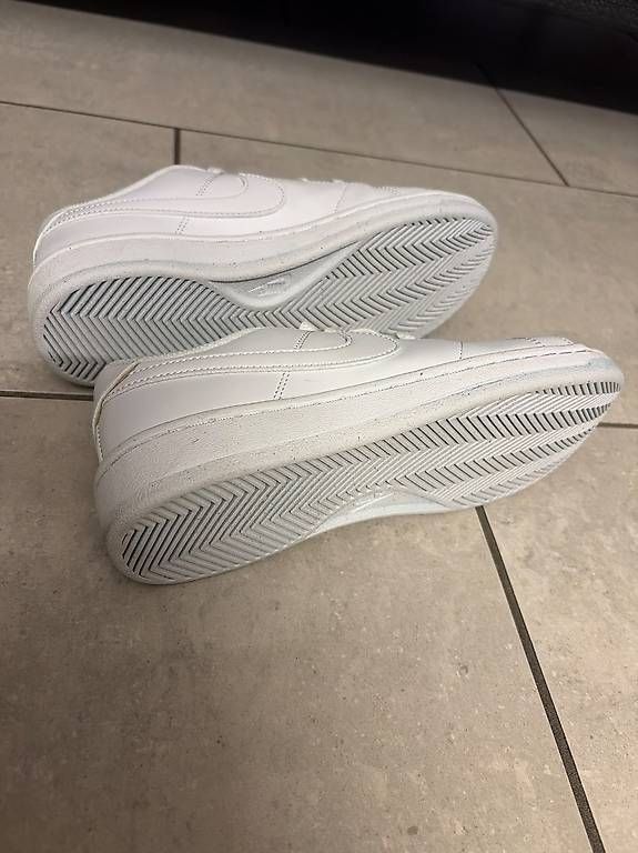 Damenschuhe: Nike sneakers 36 – Gebraucht aus Wettingen von buntmaler2005 2