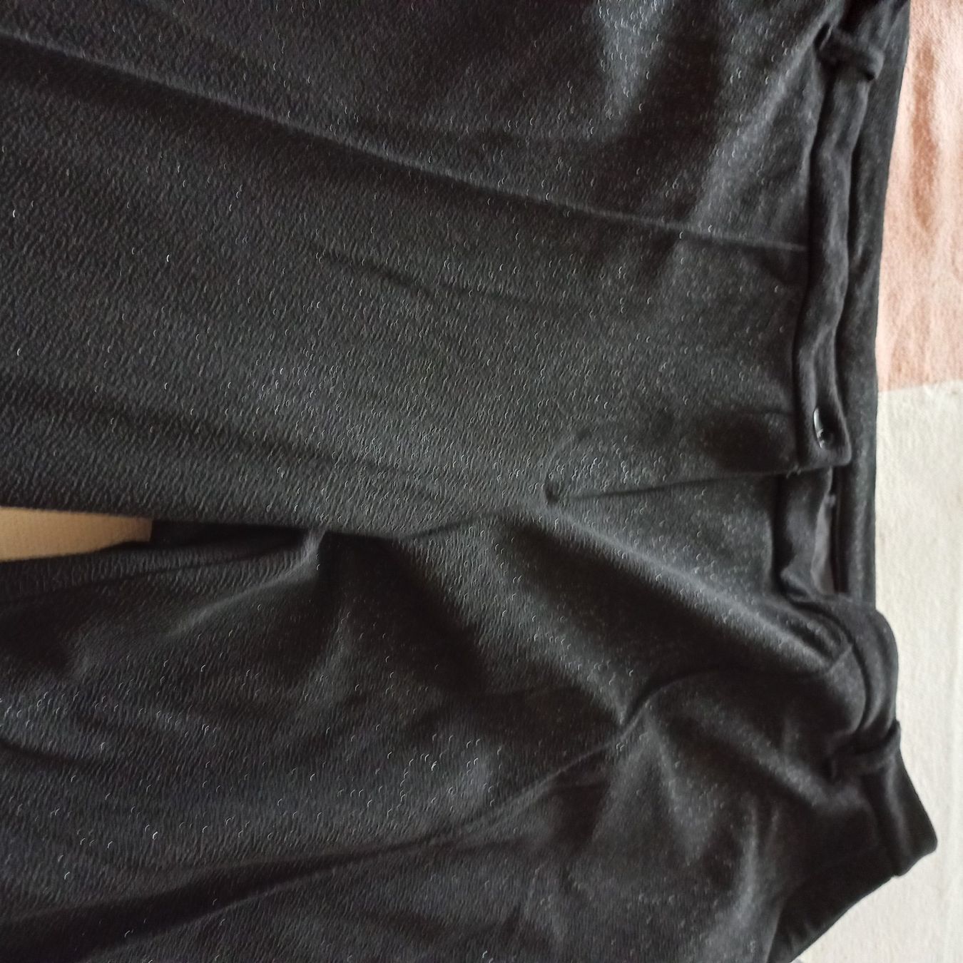 C&A Pantaloni: Schwarze Hose Grösse 48 mit Glitzer – Usato da Ebnat-Kappel venduto da Youssou 1