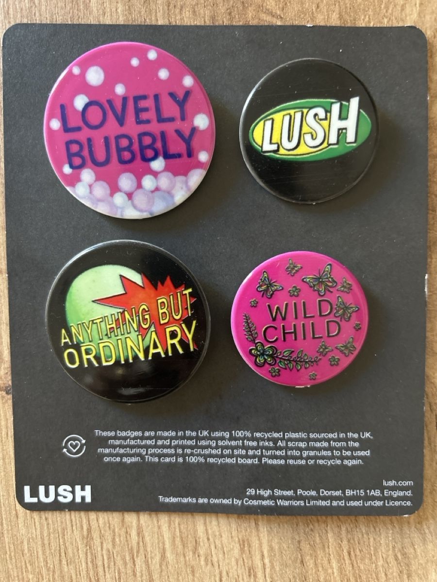Placchette & Badge: 4 LUSH-Pins – Nuovo e nell'imballaggio originale da Winterthur venduto da turmalina15