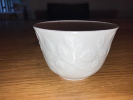 Meissen Becher mit floralem Muster, Weiss