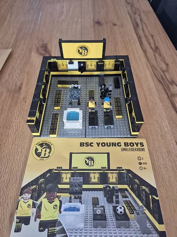 Lego Spielzeuge: YB Garderobe Lego – Gebraucht aus Amsoldingen von kaimhof