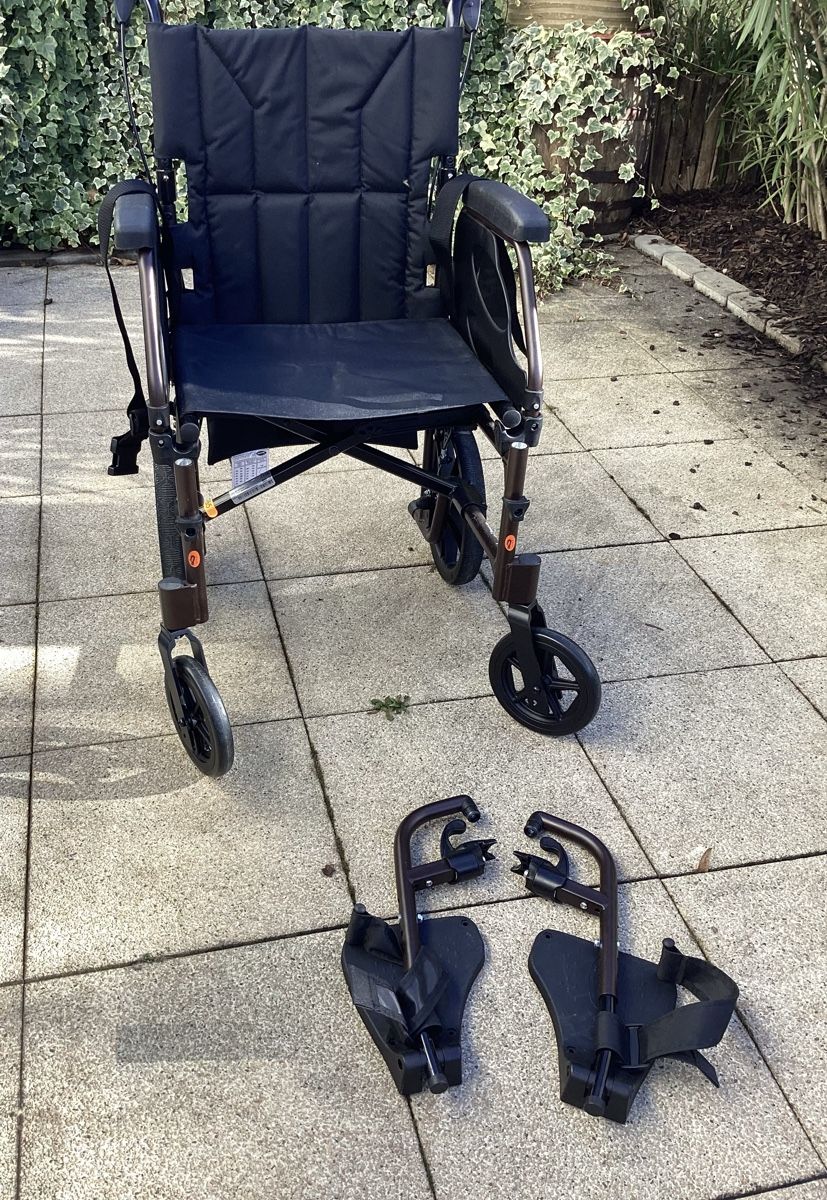 Sedie a rotelle: Transport- / Reiserollstuhl Invacare Action 2 Transit Lite – Usato da Arlesheim venduto da san_w9vr 3