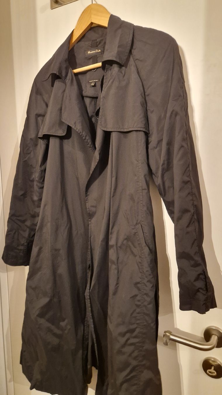 Massimo Dutti Mäntel: Massimo Dutti Trench Coat Black – Gebraucht aus Winterthur von Zuwenigplatz
