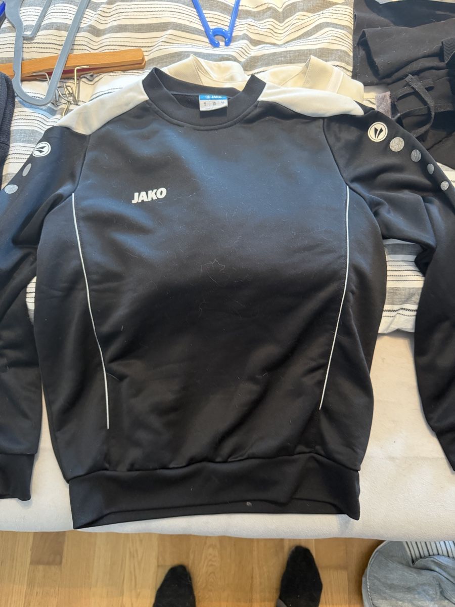Jako Pullover & Sweatshirts: Jako sportpullover – Gebraucht aus Reinach BL von lorena.ate167