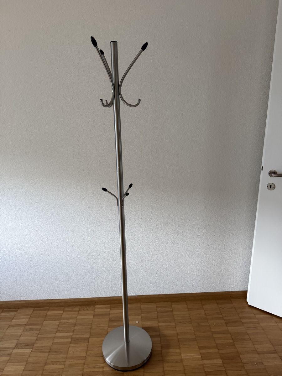 Garderobe: Kleiderständer  – Gebraucht aus Oberwil BL von Hariva