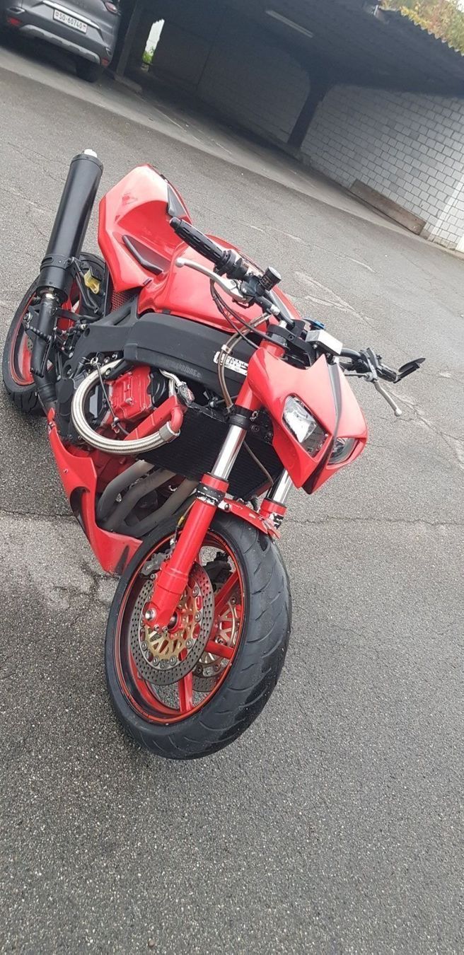 Honda Strada: Honda CBR 900RR – Usato da Erstfeld venduto da Gina033 6