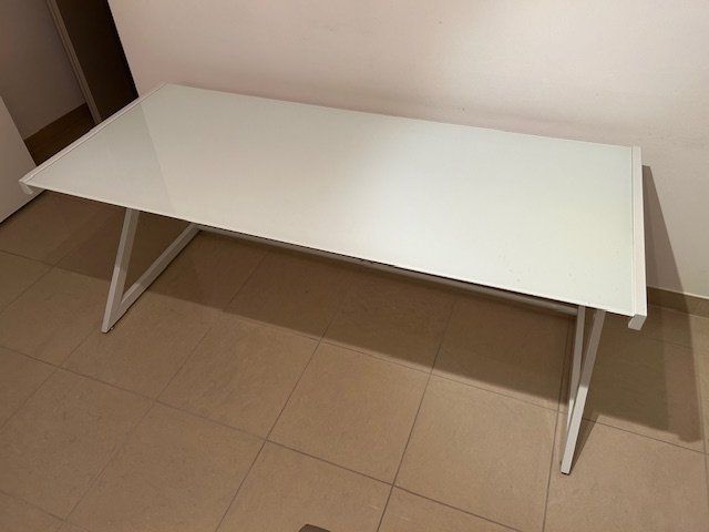 Livique Schreibtische: Bürotisch – Gebraucht aus Bellikon von jonipa1965