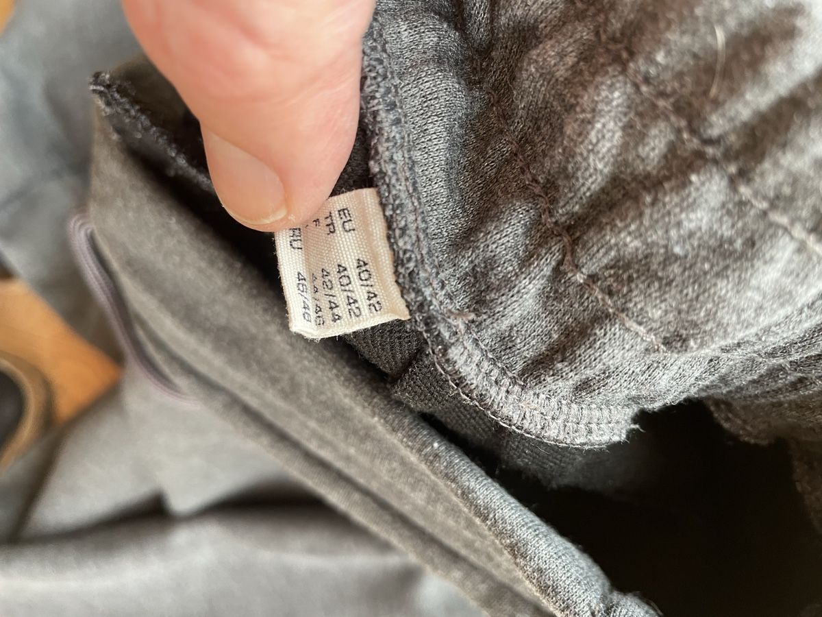Pantaloni: Graue Joggpant, Grösse 40/42 – Usato da Oberwil BL venduto da another-day-of-sun 3