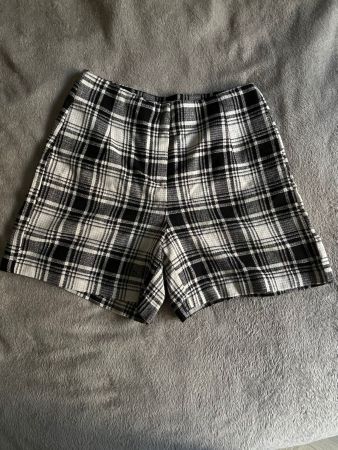 Short Chicorée à carreaux, taille 38, parfait pour l'été!