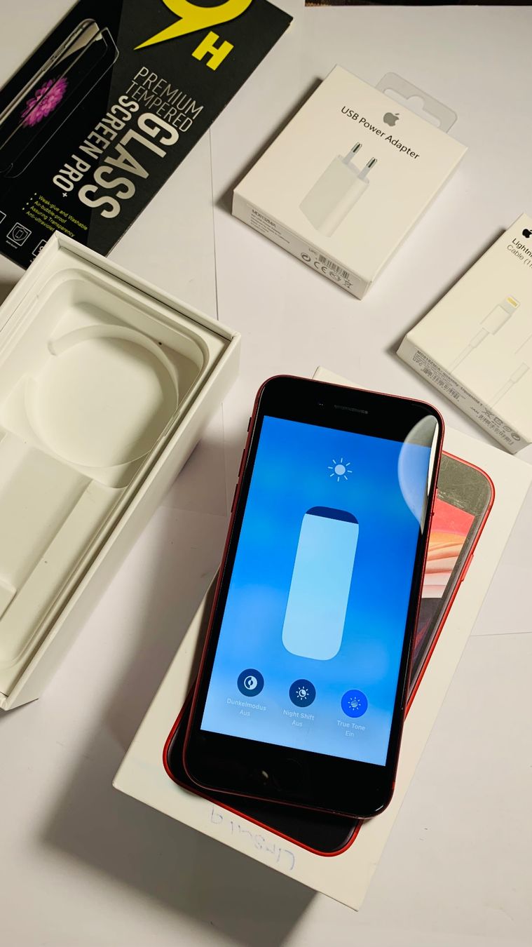 Apple Telefoni cellulari / Smartphones: iPhone SE 2020 (128GB) – Usato da Luzern venduto da Waince786 2